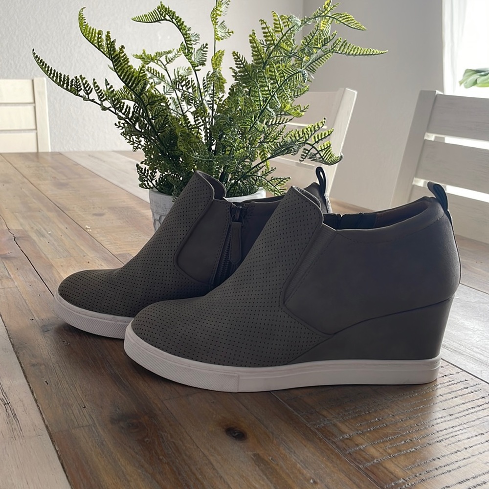 Susina “Areya” Wedge Sneakers